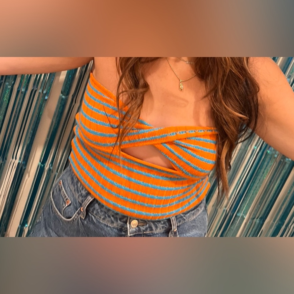 Twist front tube top
